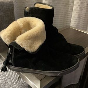 Woman’s black suede side zippered Ugg’s
